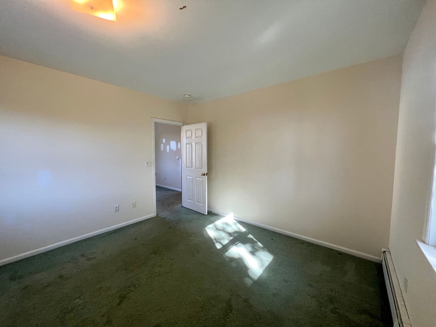  2nd (bigger) bedroom