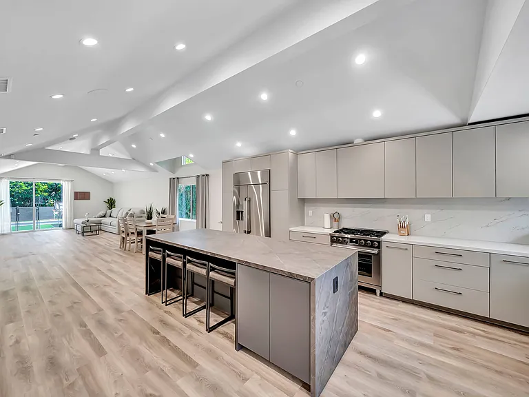 6747 Colgate Ave — Photo 33