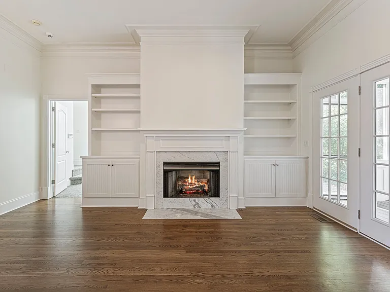 604 Clayborne Ct — Photo 16