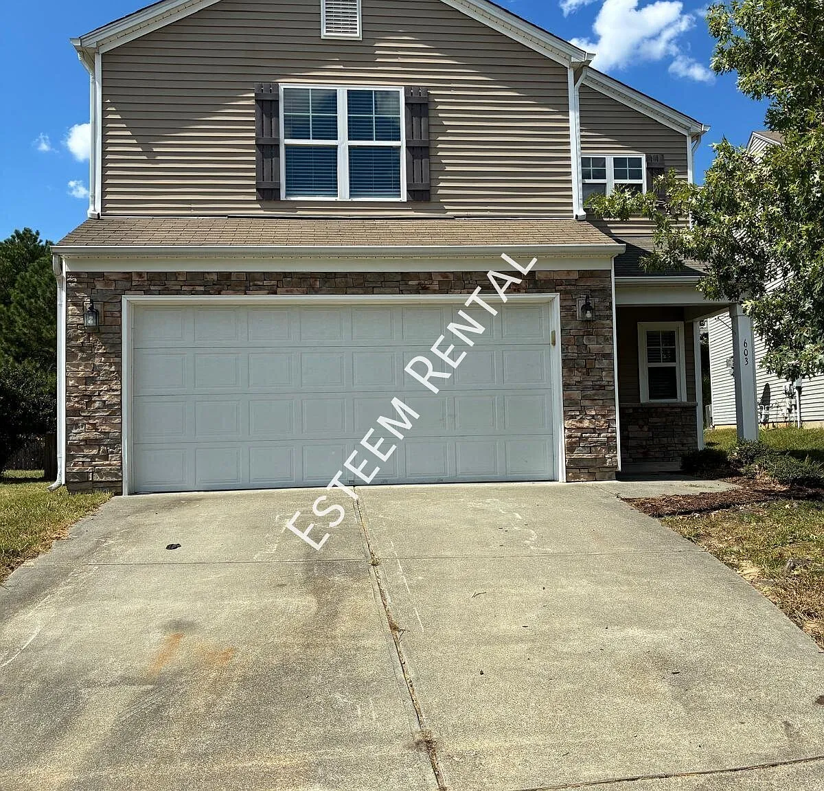 4 bed, 2.5 bath, 2124 sqft, $2,300 — Photo 1
