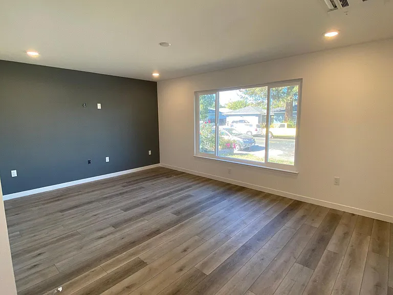 3570 Bennett Ave — Photo 29