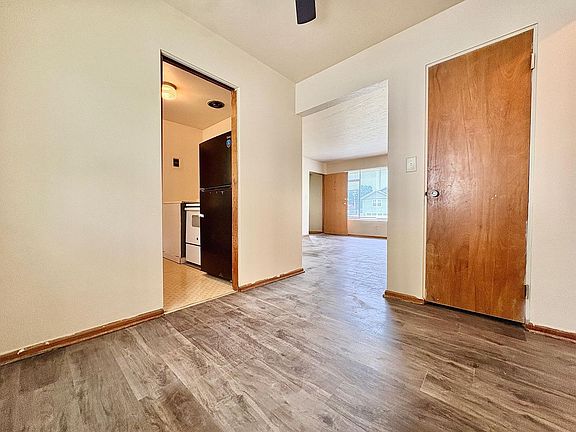 5th image of 2530 Pleasant St APT 3