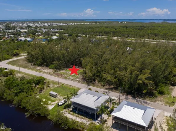 3631 Crestwell Ct, Saint James City, FL 33956