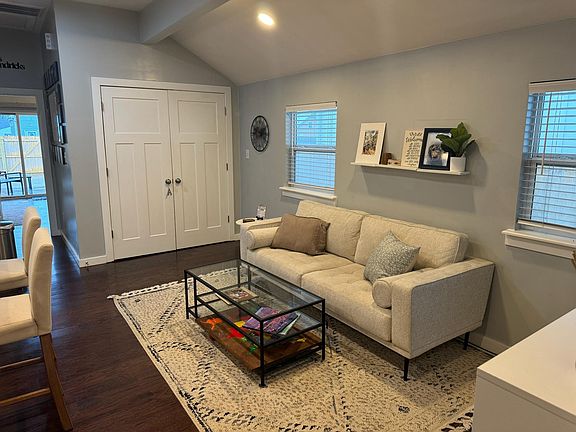 5th image of 410 Parkway Ave