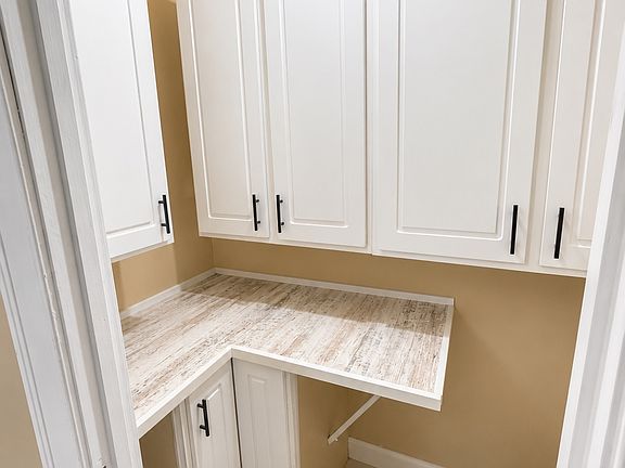 5th image of 707 W 117th St #1