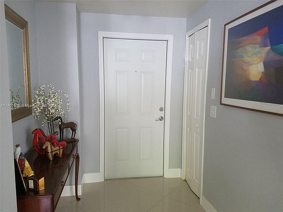 3rd image of 3115 NE 184th St APT 4104