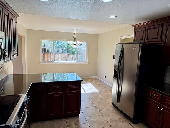 2nd image of 1647 Hyacinth Ln