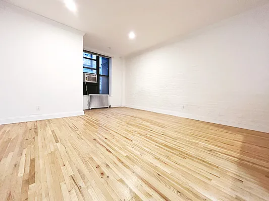 Rented by Keller Williams NYC | media 17