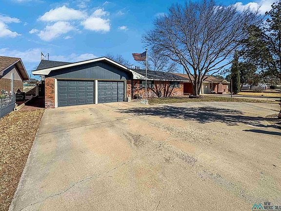 3rd image of 3034 N Northwest Dr