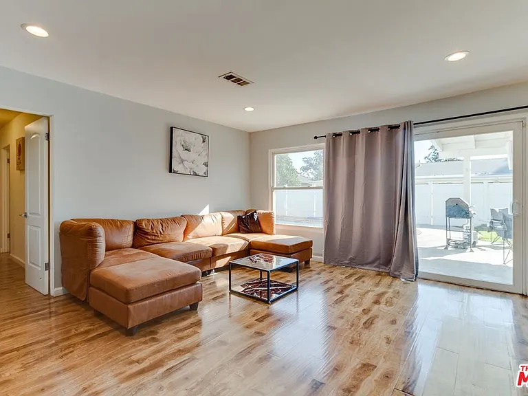 7858 Jamieson Ave — Photo 9