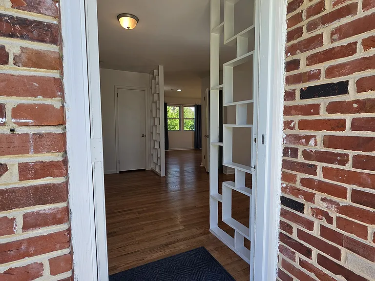 72 Ray St — Photo 3