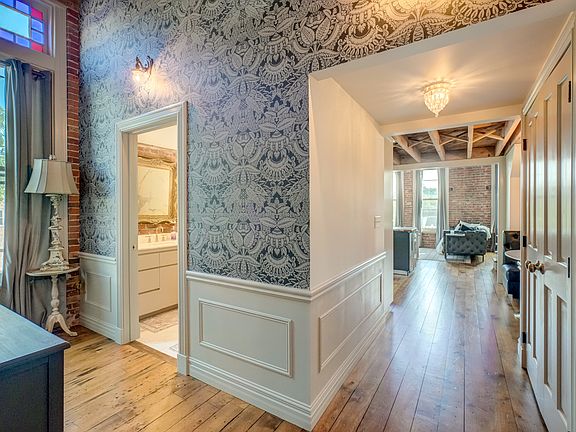 5th image of 126 Main St N #1