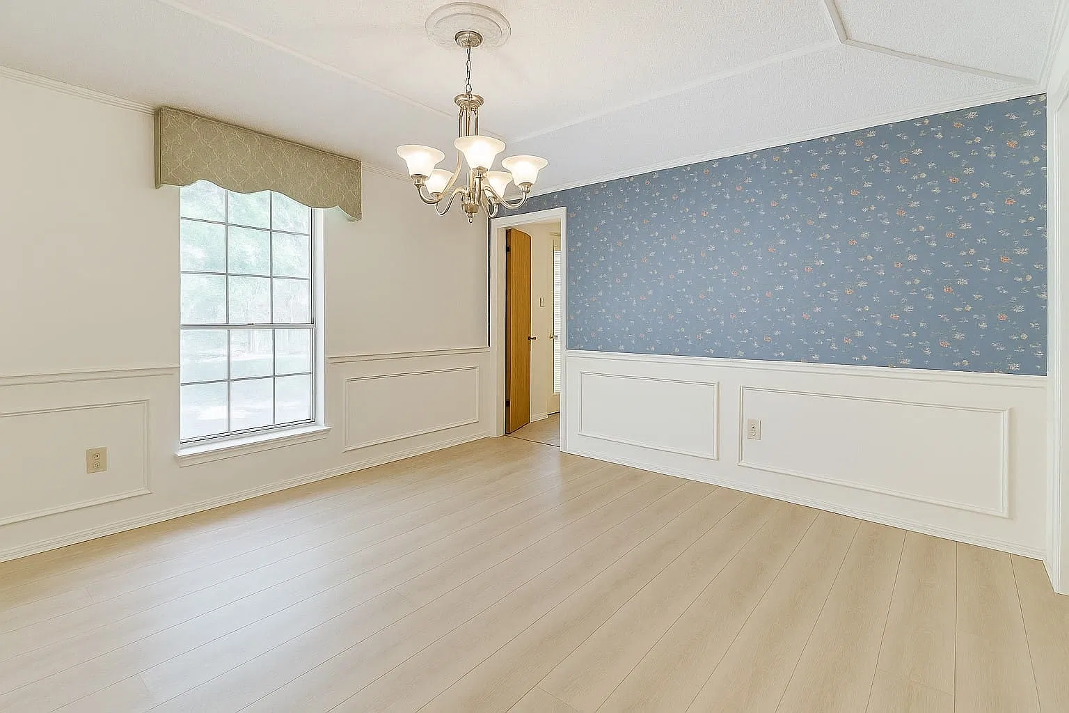 4 bed, 2.0 bath, 2310 sqft, $2,800 — Photo 4