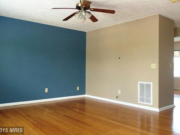 3rd image of 221 Copperfield Ln