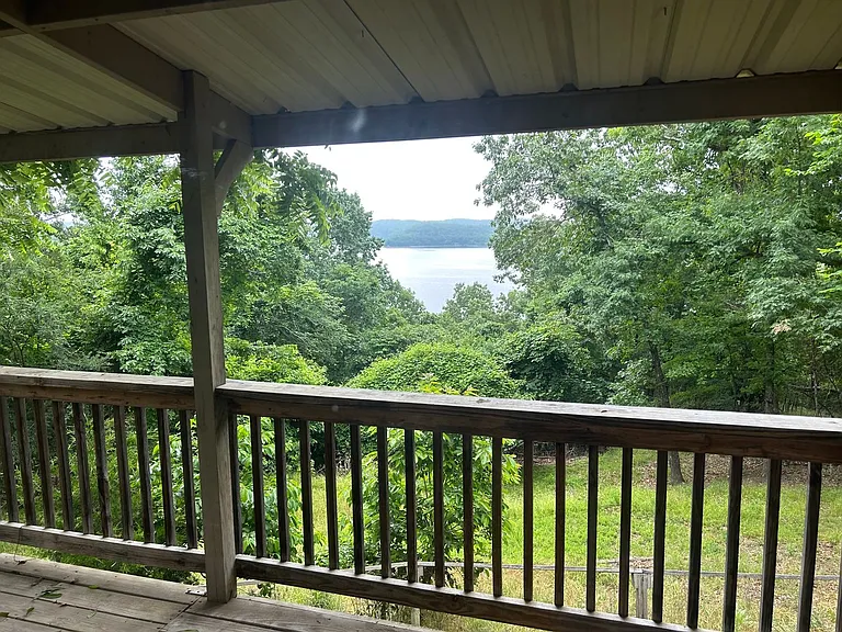 21090 Greycliff Rd — Photo 1