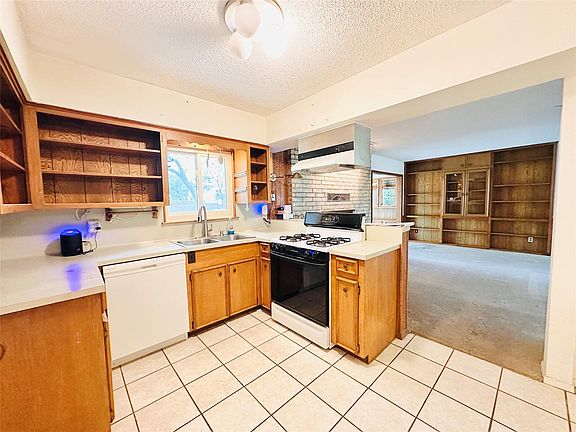 4th image of 1704 Parkside Ln