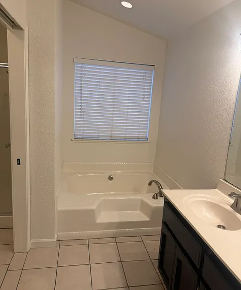 1017 Jayhawk Way — Photo 23