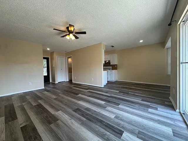 2 bed, 1.0 bath, 885 sqft, $1,549 — Photo 2