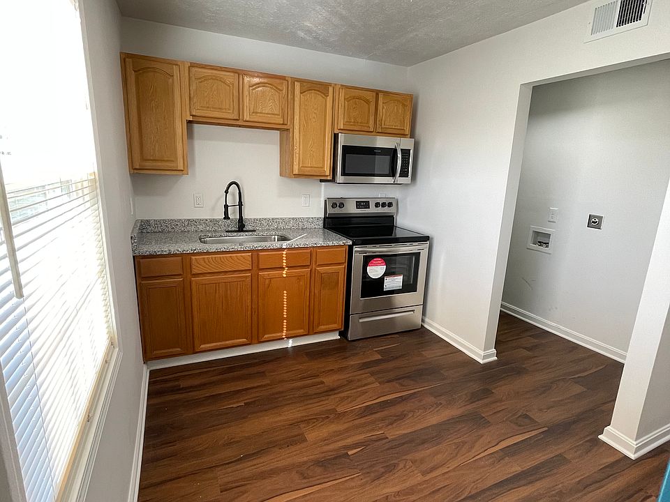 Granite countertop an stainless steel appliances!