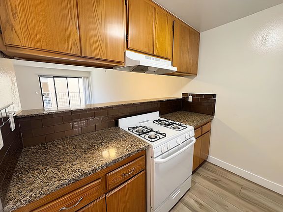 4th image of 819 Redondo Ave APT 203