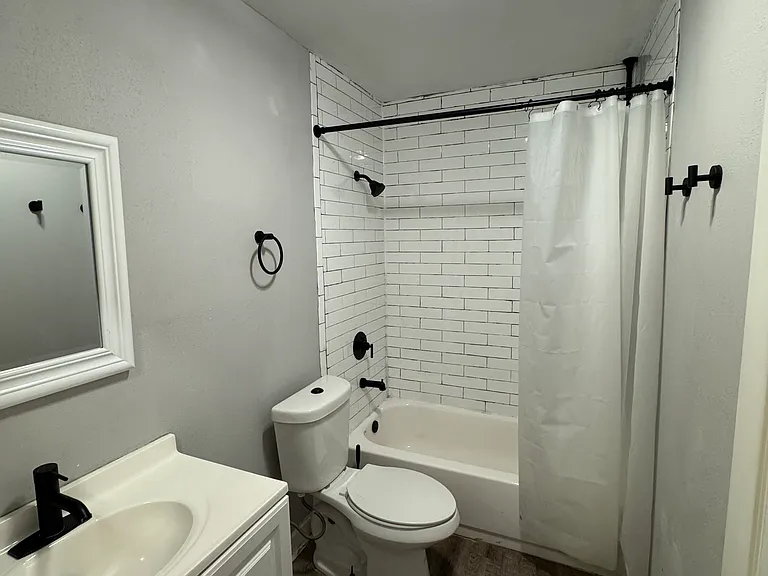 6205 S Church Ave — Photo 14