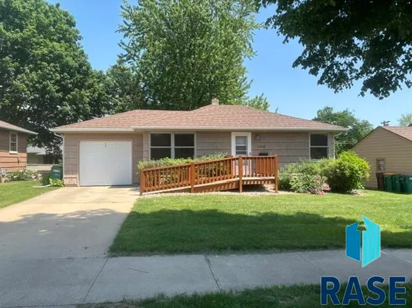 1904 S Holly Ave, Sioux Falls, SD 57105