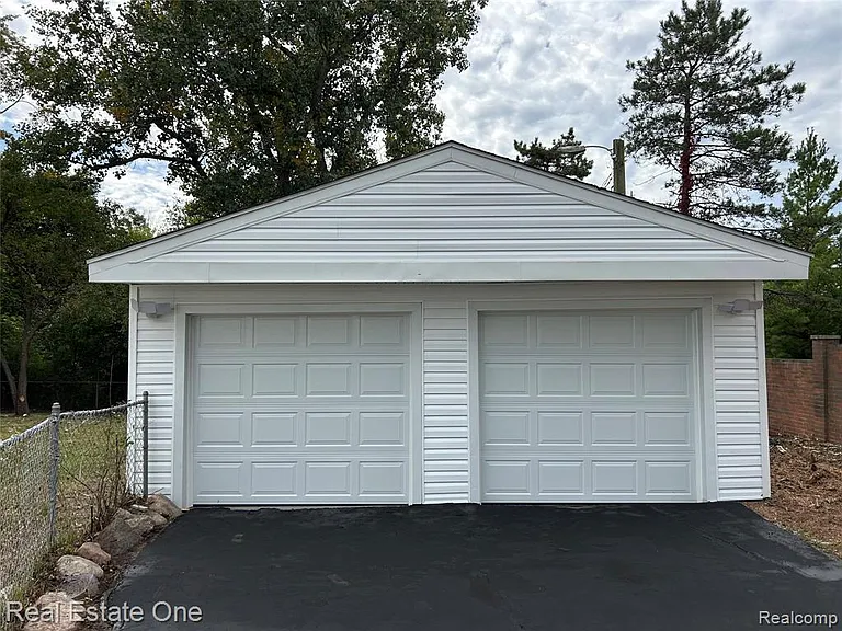 51275 Seven Mile Rd — Photo 28