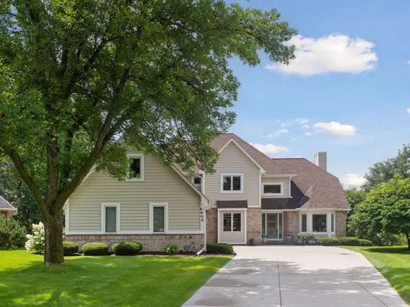 8805 Sycamore Ct, Eden Prairie, MN 55347