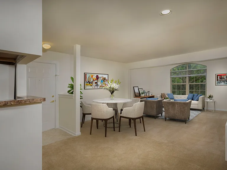 Seneca Club Apartments — Photo 2