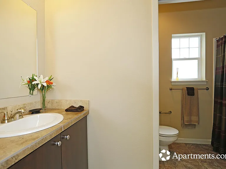 Plumtree Apartments — Photo 29