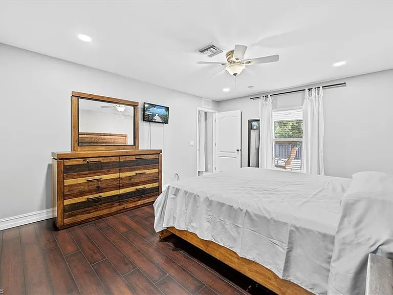 421 Broadmoor St — Photo 17
