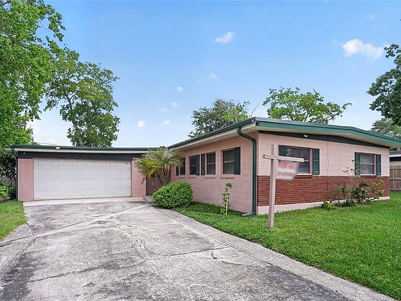 2nd image of 580 GARDENIA CIRCLE