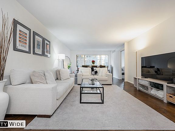 3rd image of 249 E 48th St APT 9B