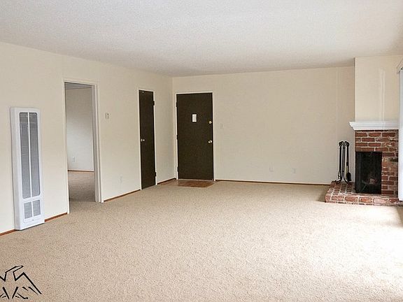 Spacious Brightly Lit Living Room