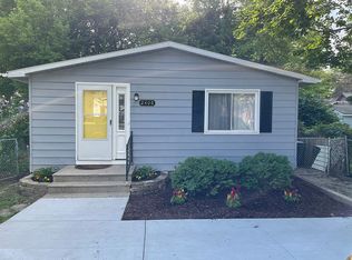 2408 Willow Beach St, Keego Harbor, MI 48320