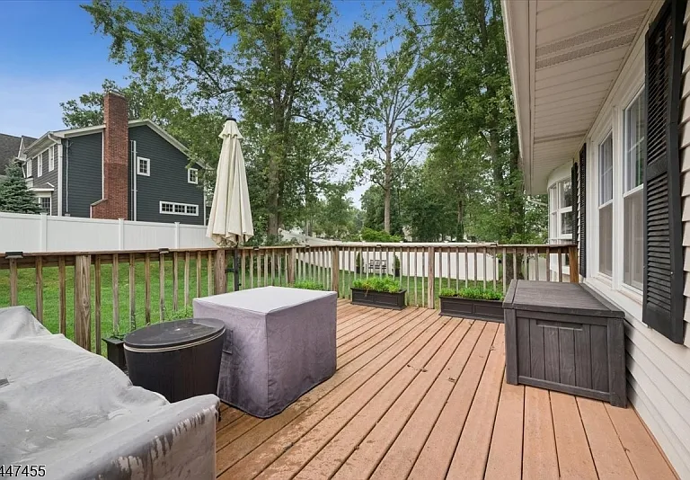 135 Commonwealth Ave — Photo 32
