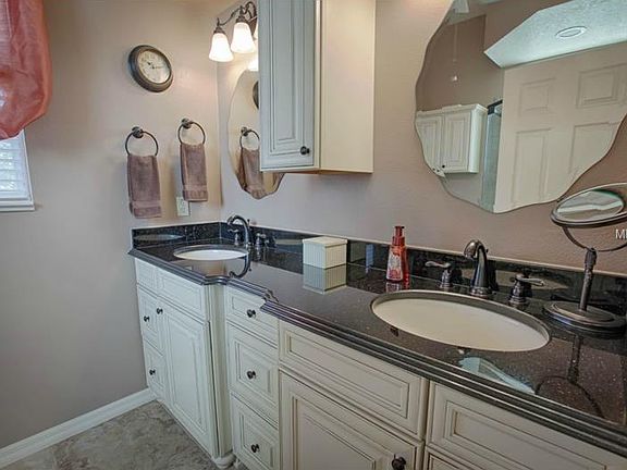 5th image of 906 Margarita Ct