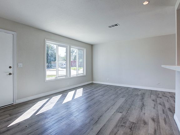 5th image of 16015 Binney St