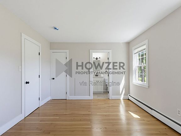 5th image of 1019 Main St APT D