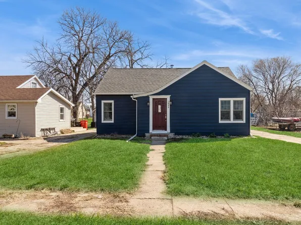 1624 Delphi St, Ellsworth, IA 50075