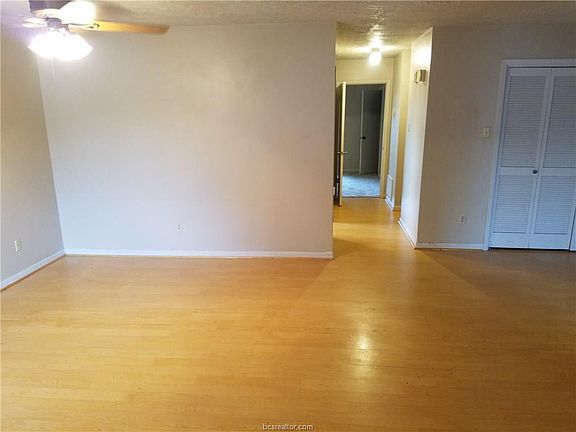 2nd image of 412 Brentwood Dr