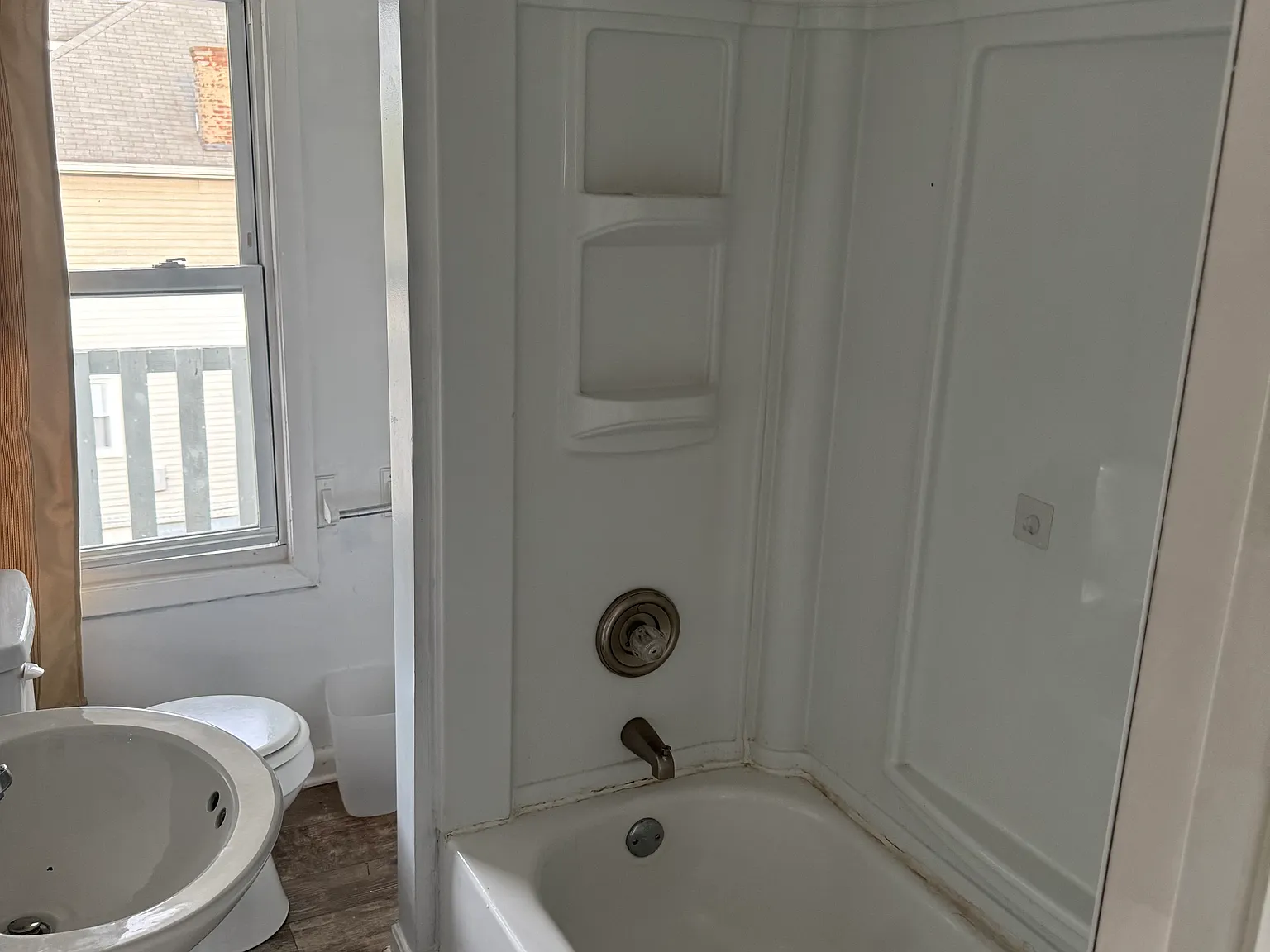 3 bed, 1200 sqft, $1,390 — Photo 2