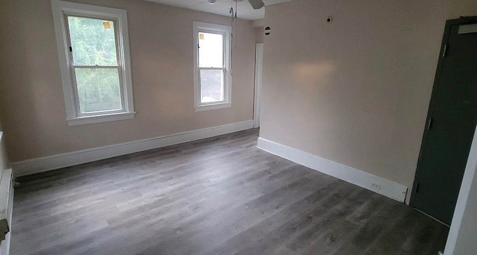 2nd image of 423 Atlantic Ave