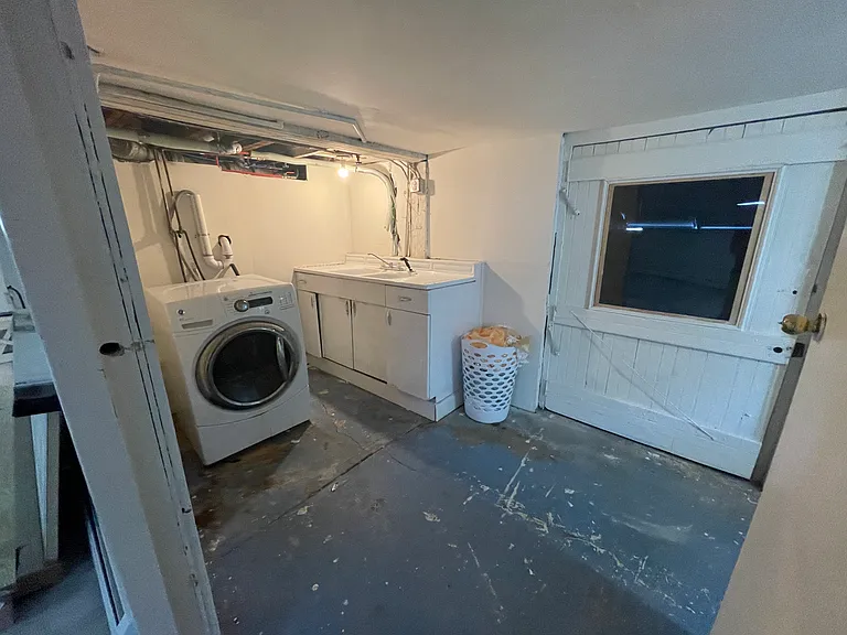 Basement Laundry Room