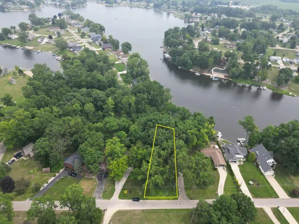 10921 Woodbrook Dr, Cement City, MI 49233