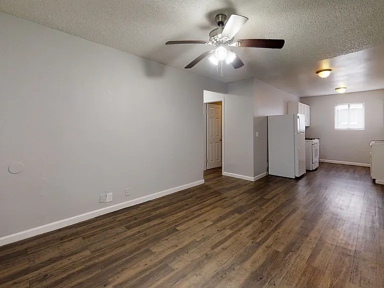 St. Charles Place Apartments — Photo 20