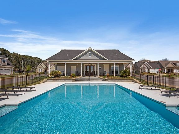 2nd image of 105 Allander St