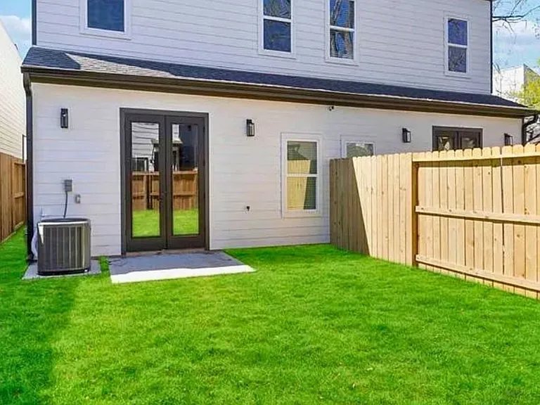 4117 Shelby Cir #B — Photo 13