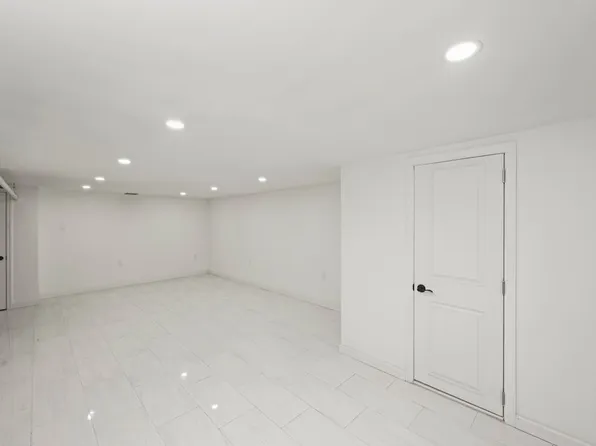 4622 Avenue M image 17 of 31