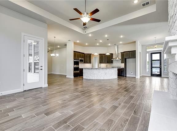 3rd image of 10740 Vista Heights Dr